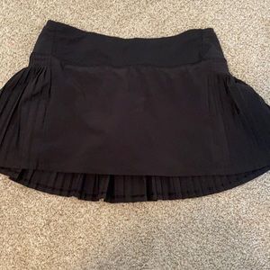 black lululemon athletica size 4 pleat to street skirt